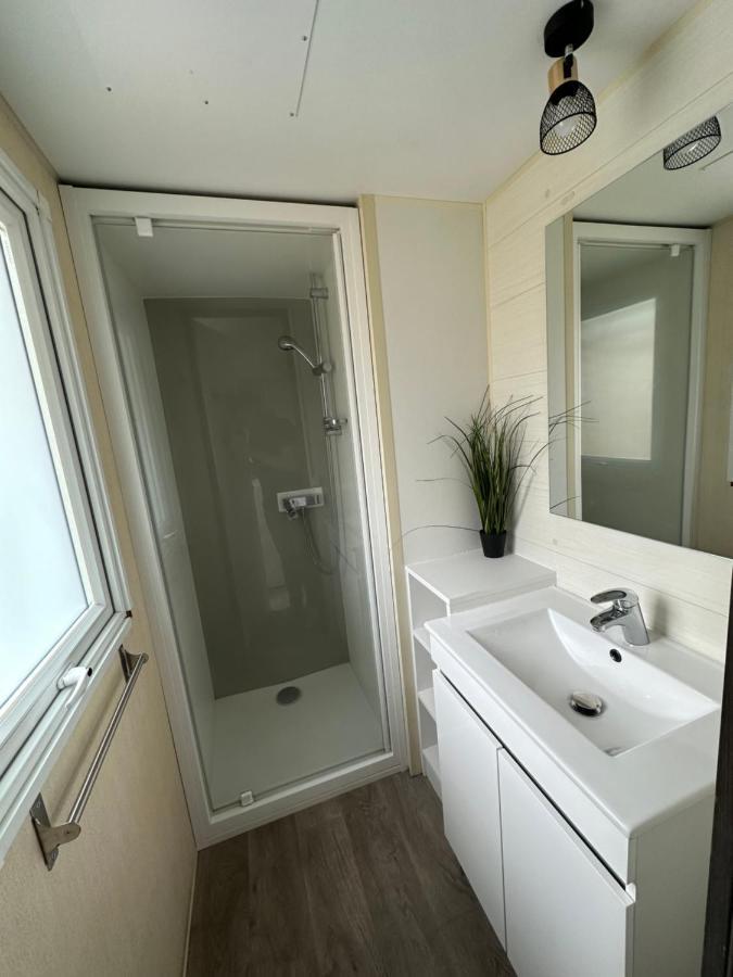 Au P'Tit Bonheur Hotel La Roque-d'Antheron Ngoại thất bức ảnh