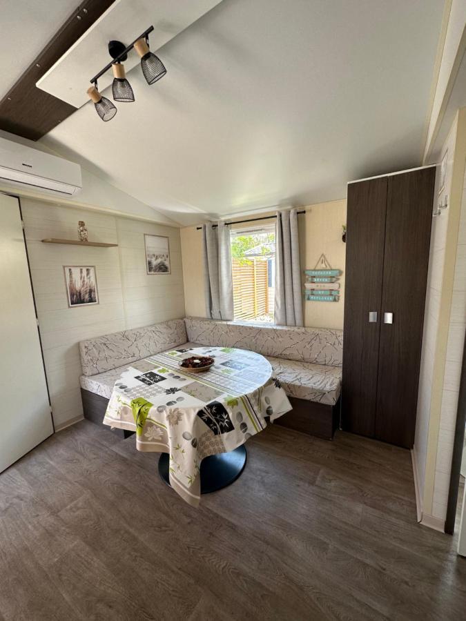 Au P'Tit Bonheur Hotel La Roque-d'Antheron Ngoại thất bức ảnh